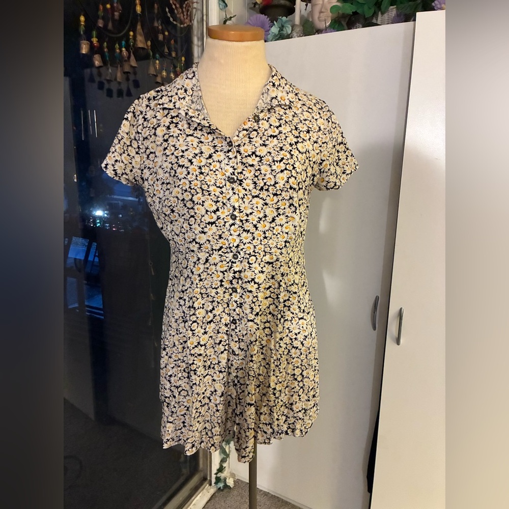 Forever 21 Daisy Print Dress as seen on Lana del Rey